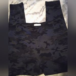 Women's size XL dark camouflage leggings